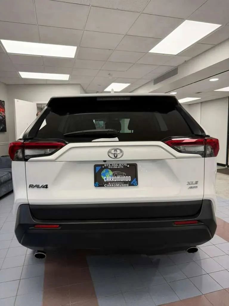 Used 2019 Toyota RAV4 XLE Premium w/ Cold Weather Package AWD/4WD image 5
