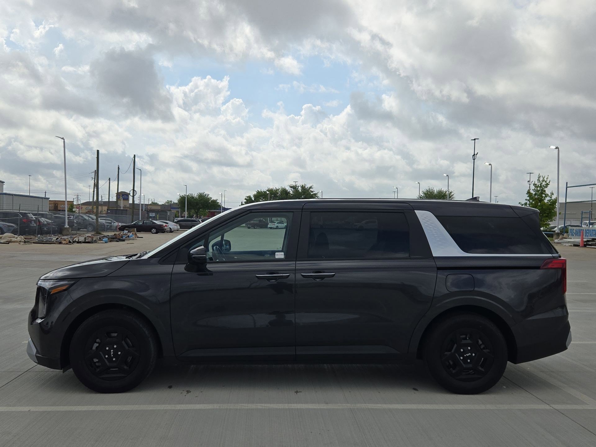 Used 2025 Kia Carnival image 7