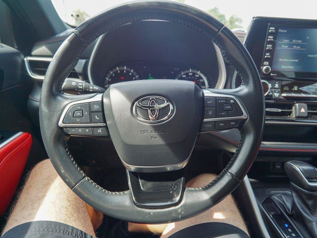 Used 2021 Toyota Highlander XSE FWD image 21