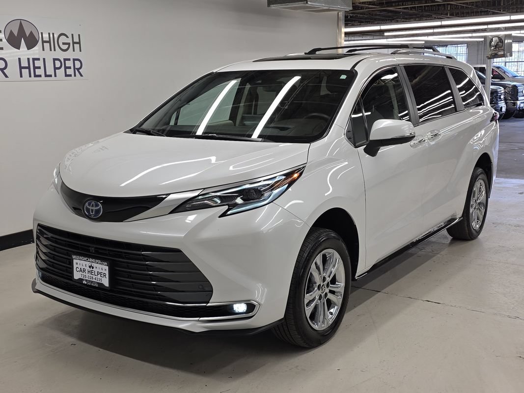 Used 2024 Toyota Sienna Platinum AWD/4WD image 14