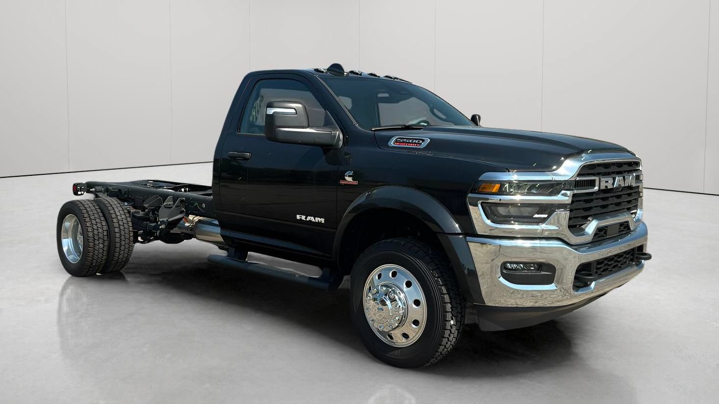 New 2026 RAM 5500 4x4 Regular Cab image 10