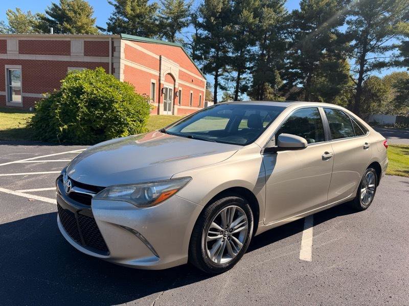 Used 2017 Toyota Camry SE w/ Moonroof Package FWD image 1