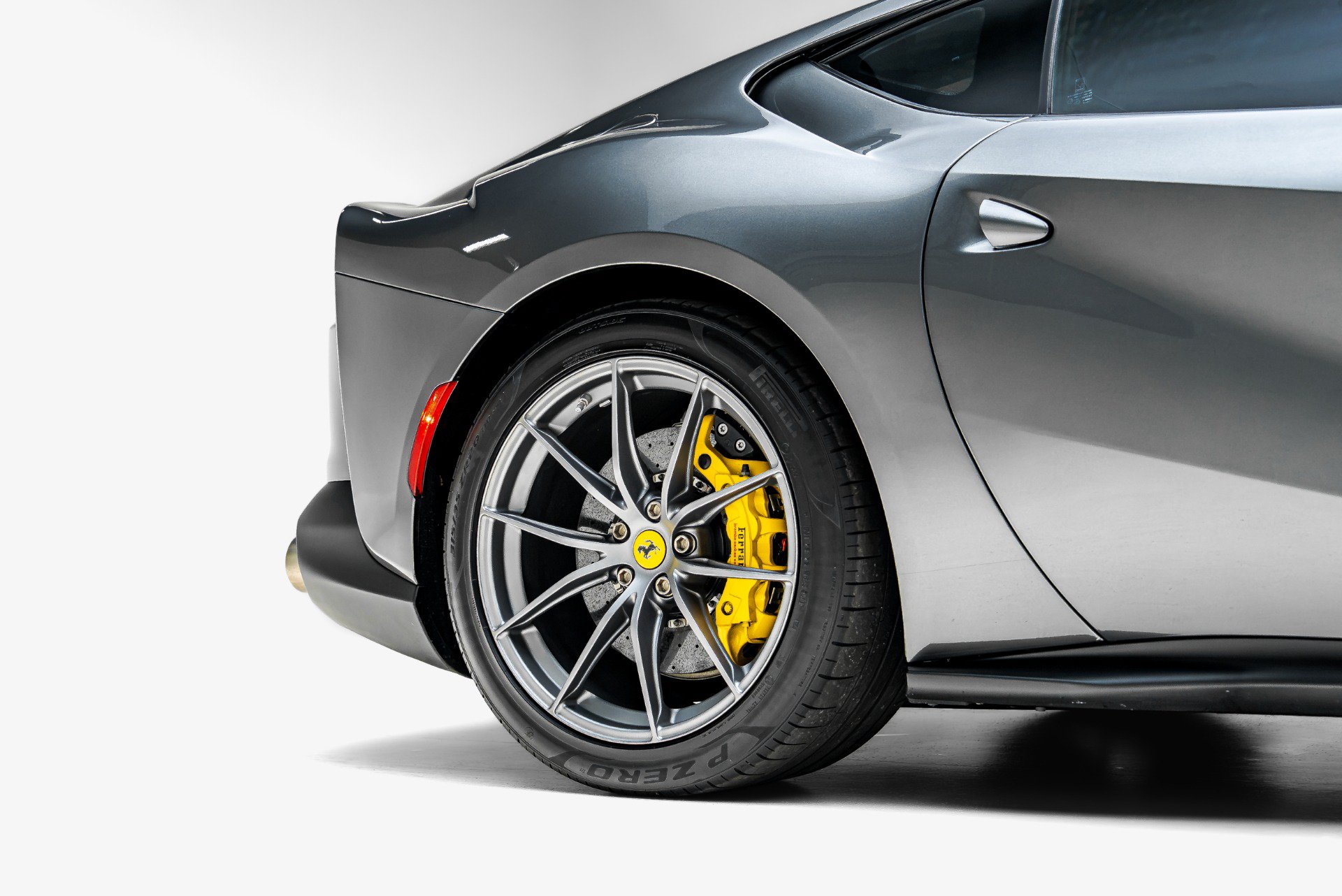 Used 2019 Ferrari 812 Superfast RWD image 17