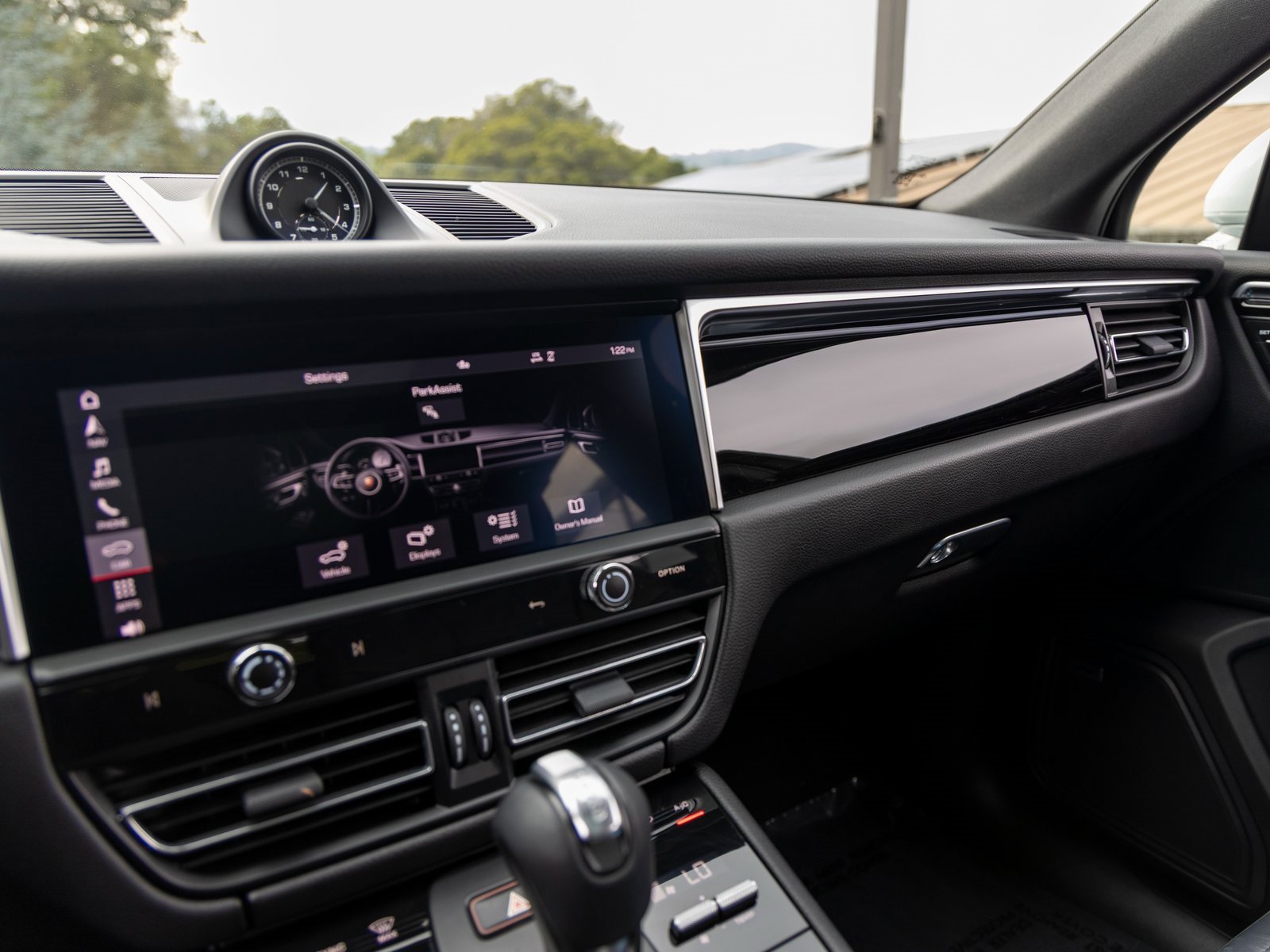 Certified 2023 Porsche Macan image 36