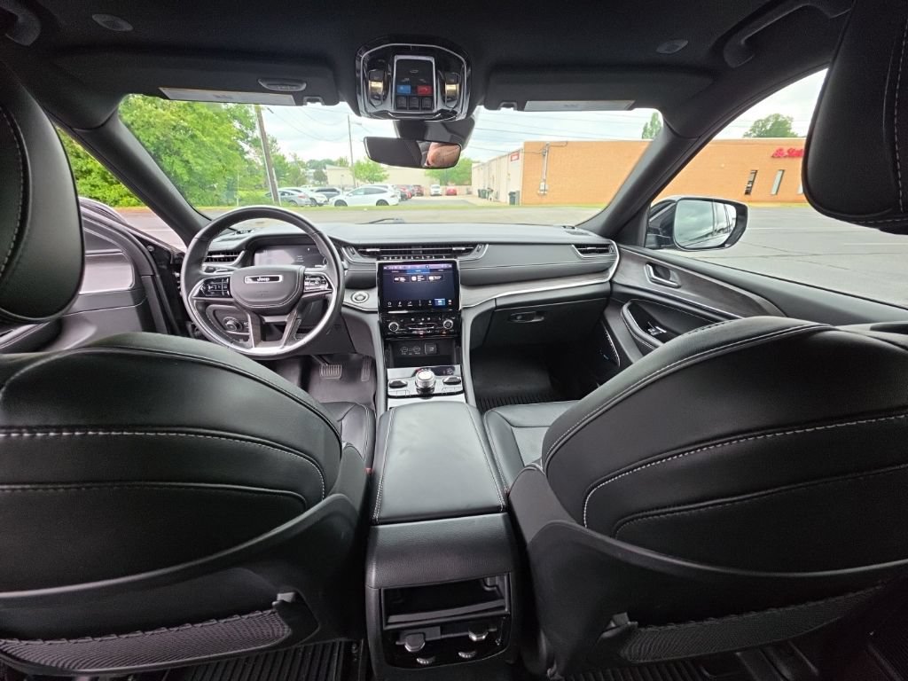 Used 2022 Jeep Grand Cherokee Overland AWD/4WD image 15