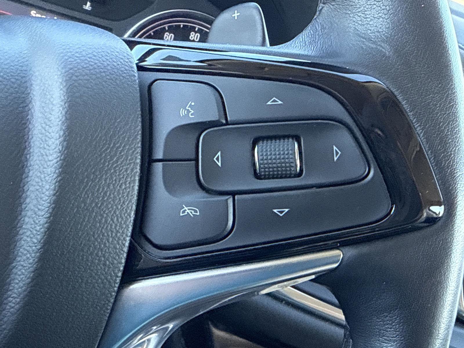 Used 2023 Buick Enclave Essence image 19