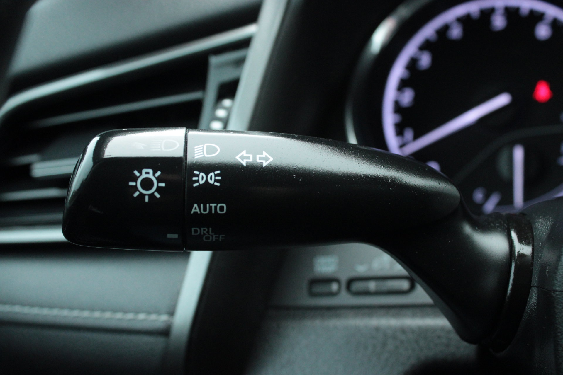 Used 2020 Toyota Camry SE FWD image 29