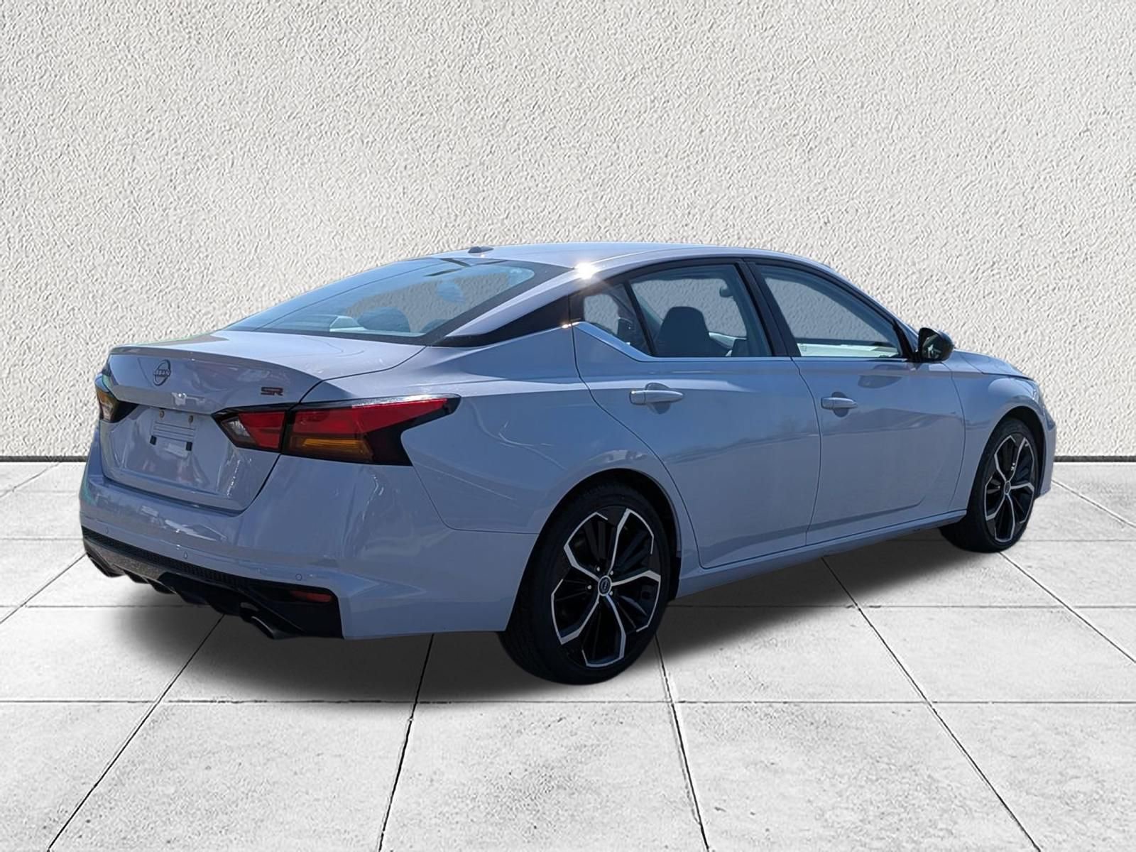 Used 2024 Nissan Altima 2.5 SR image 3