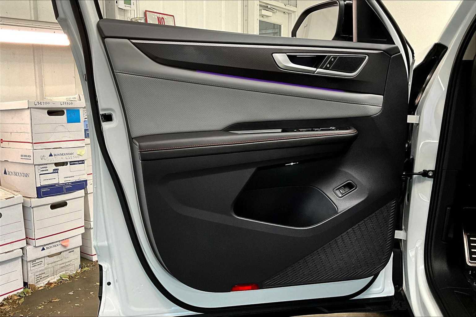 Used 2025 Volkswagen Atlas Peak Edition SE image 26