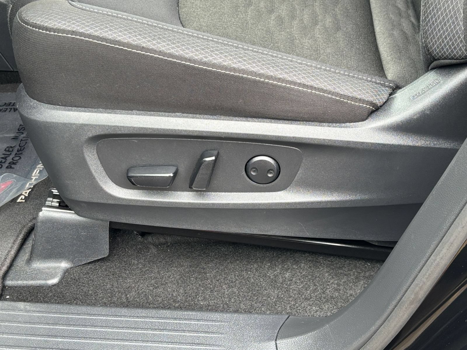 Used 2025 Nissan Pathfinder SV FWD image 16