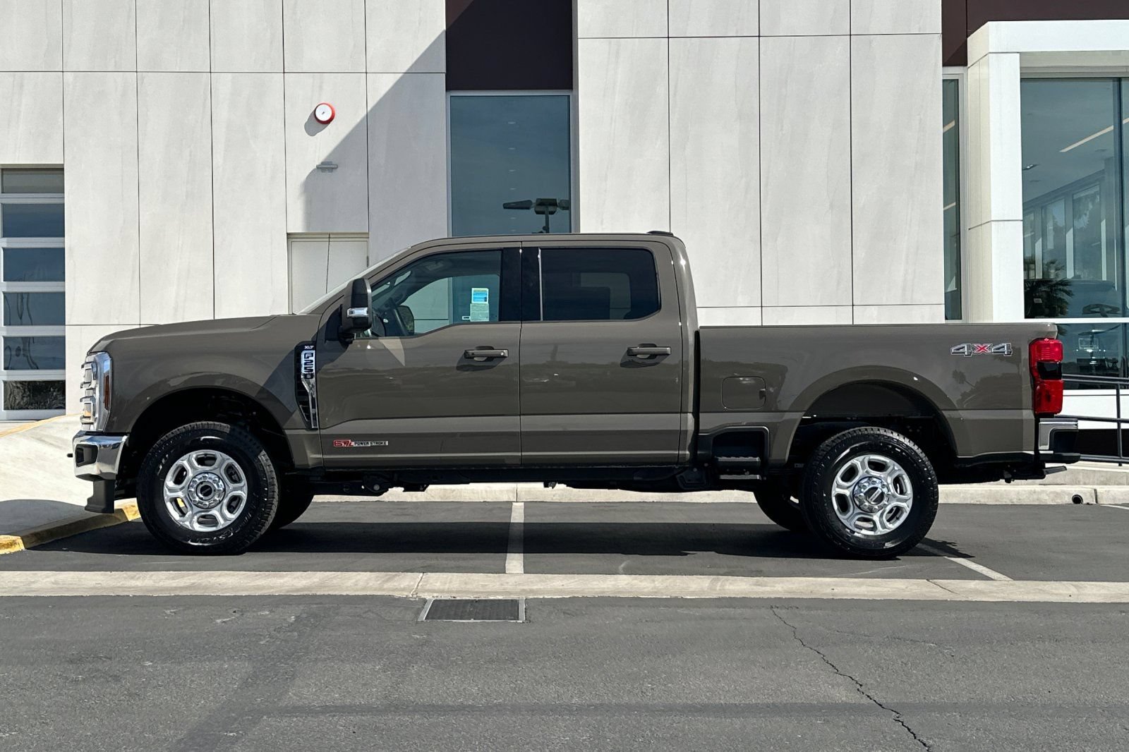 New 2026 Ford F250 XLT w/ XLT Premium Package AWD/4WD image 6