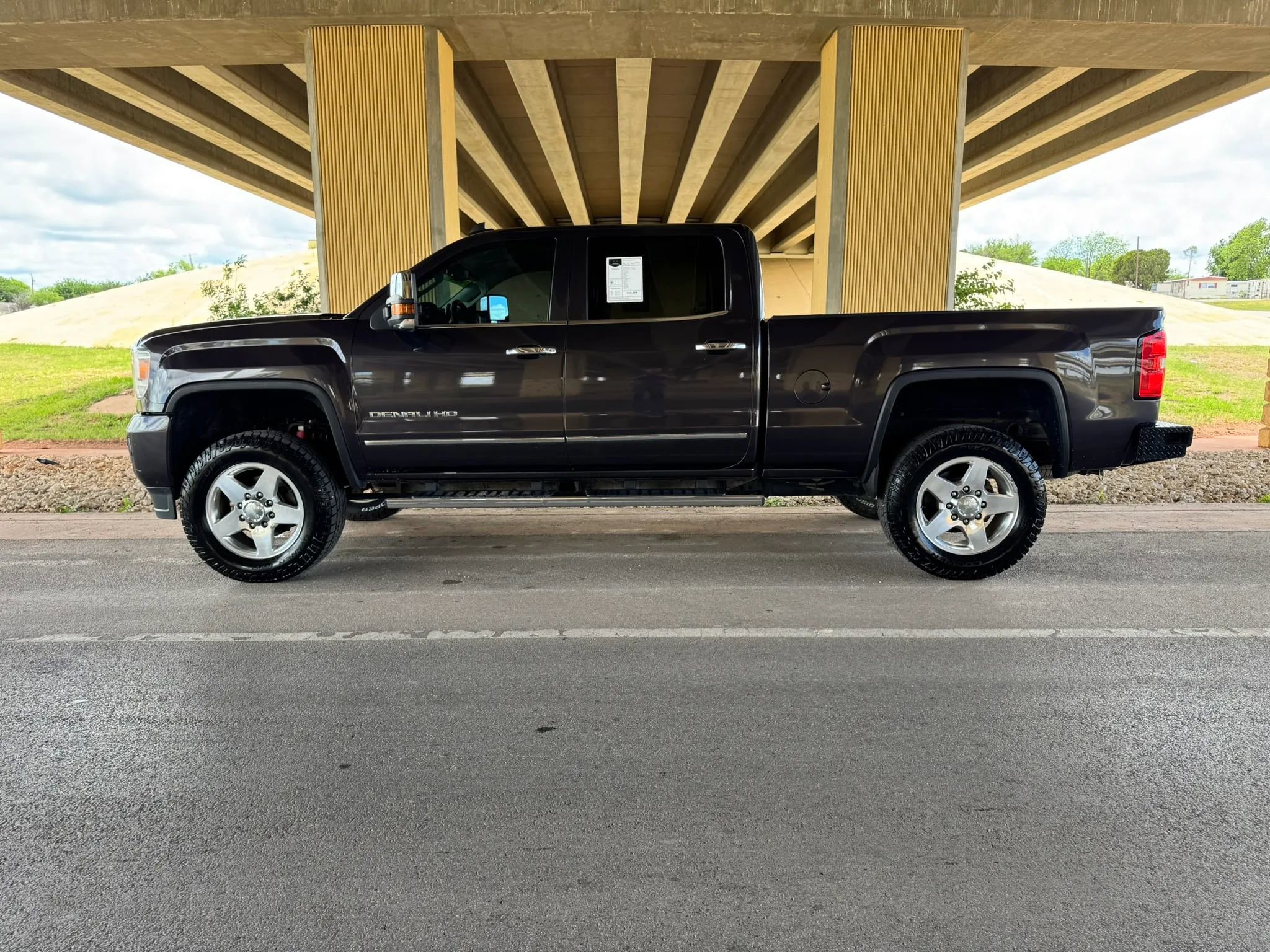 Used 2015 GMC Sierra 2500 Denali w/ Driver Alert Package image 6
