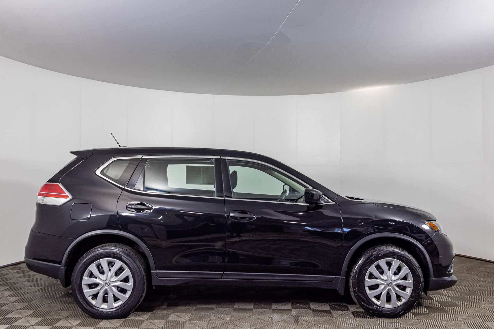 Used 2016 Nissan Rogue S AWD/4WD image 11