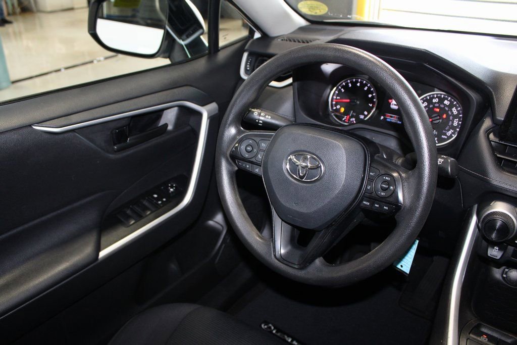 Used 2021 Toyota RAV4 LE image 20