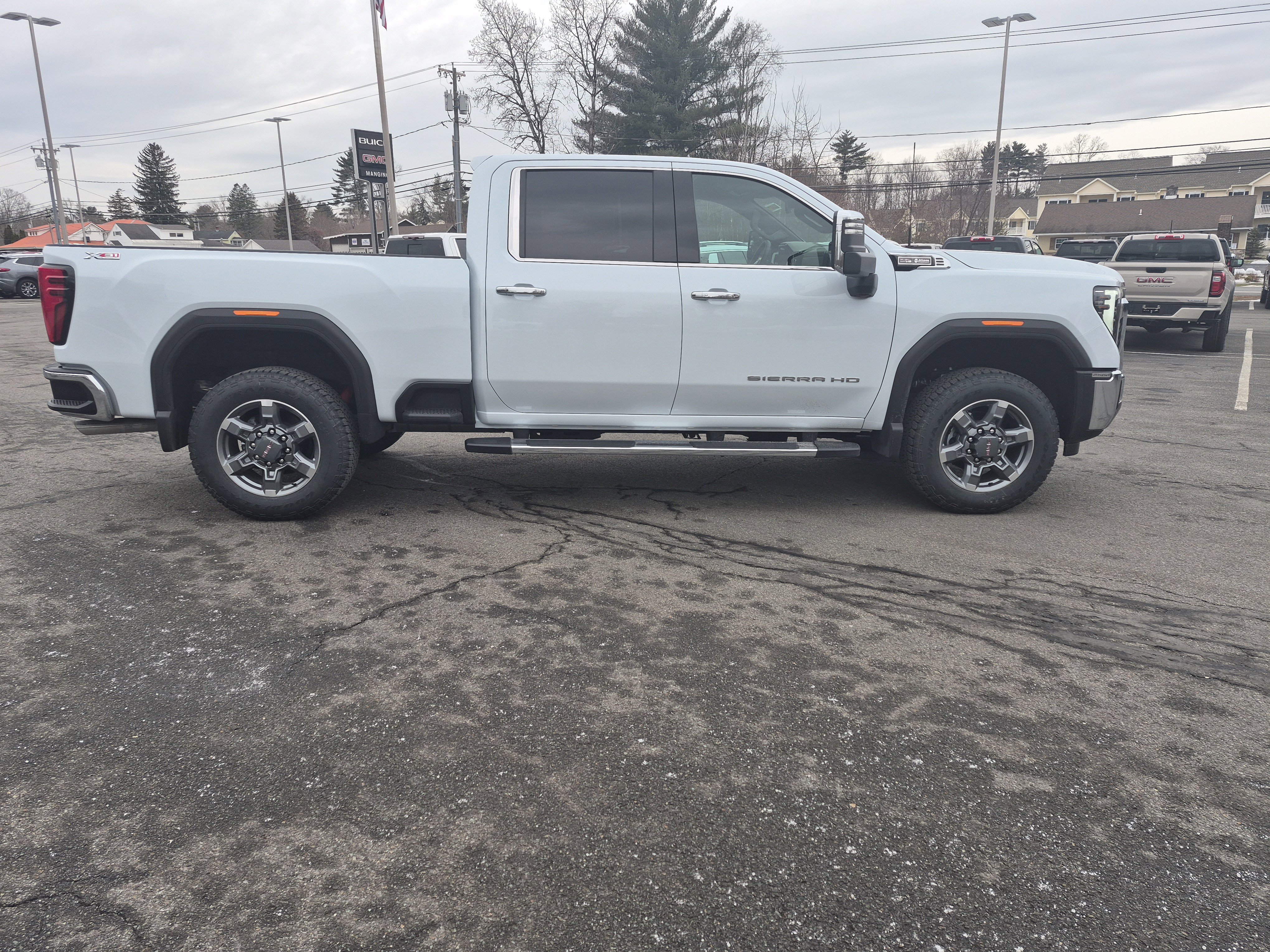 Used 2026 GMC Sierra 2500 SLT w/ SLT Premium Package image 6