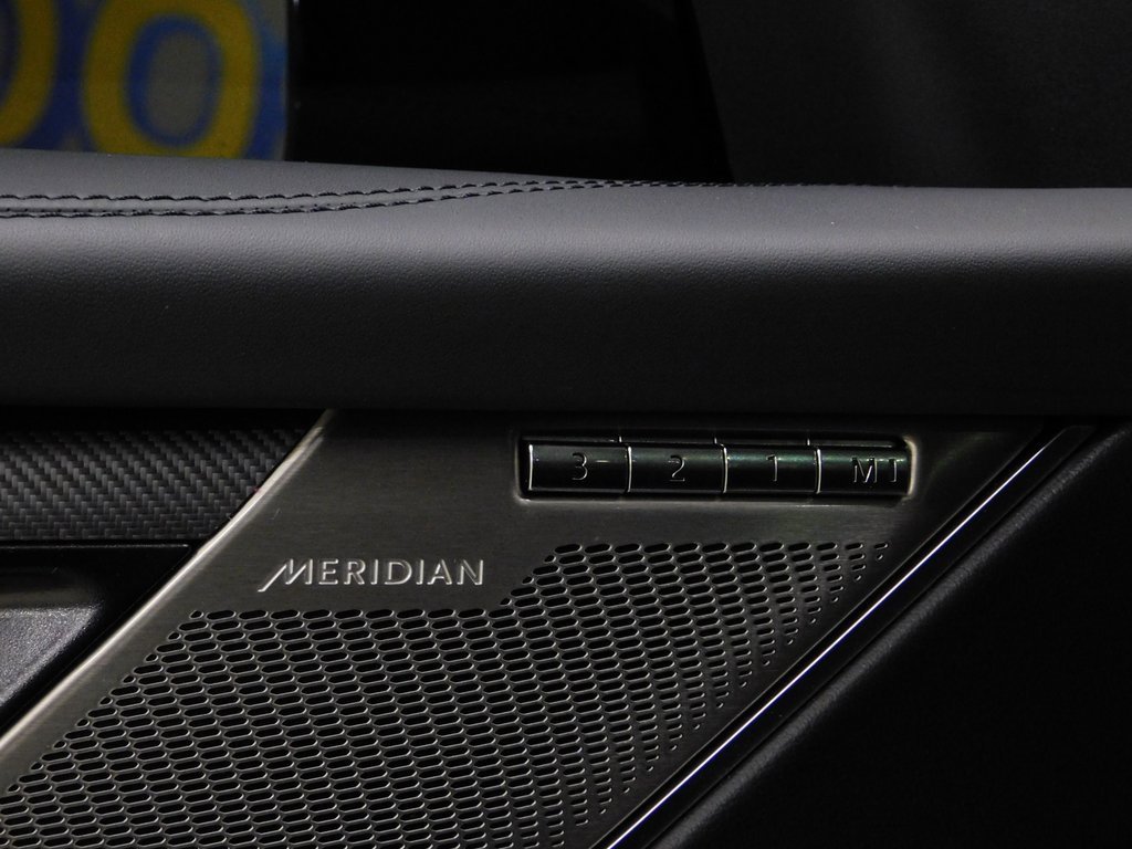 Used 2024 Jaguar F-PACE SVR image 25