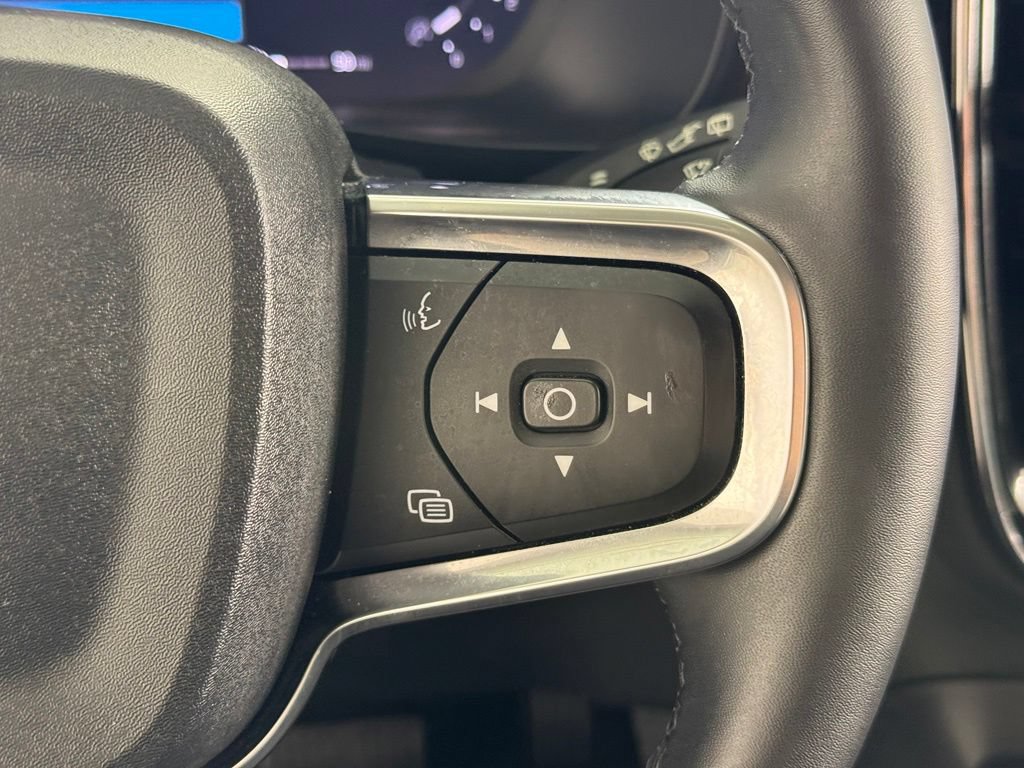 Certified 2023 Volvo XC40 B5 Plus w/ Driver Assist Package AWD/4WD image 30