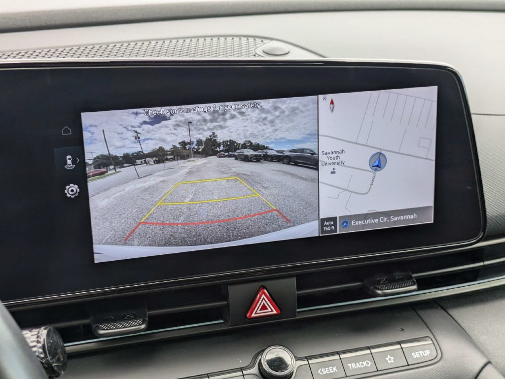 Used 2025 Hyundai Elantra SEL FWD image 18