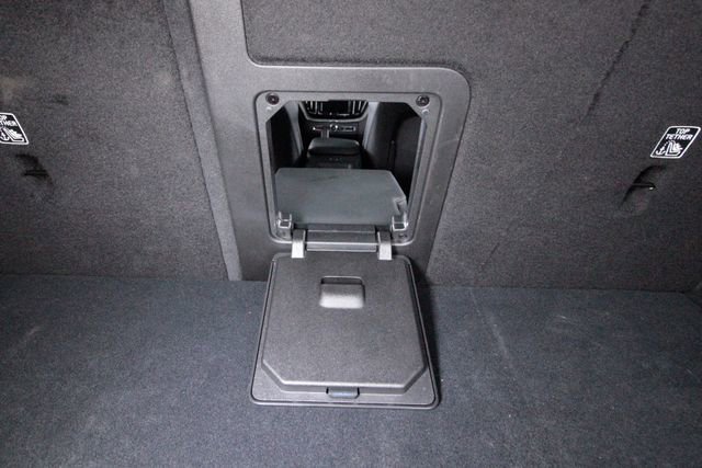 Certified 2025 Volvo XC60 B5 Plus image 28