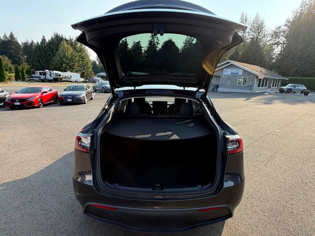 Used 2024 Tesla Model Y Long Range AWD/4WD image 33