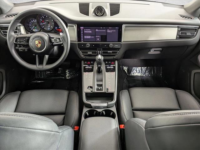 Certified 2025 Porsche Macan AWD/4WD image 21