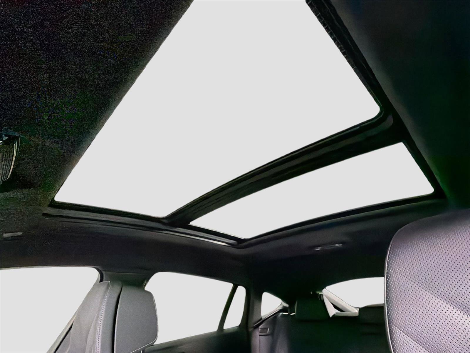 New 2026 BMW X6 xDrive40i w/ Climate Comfort Package image 21