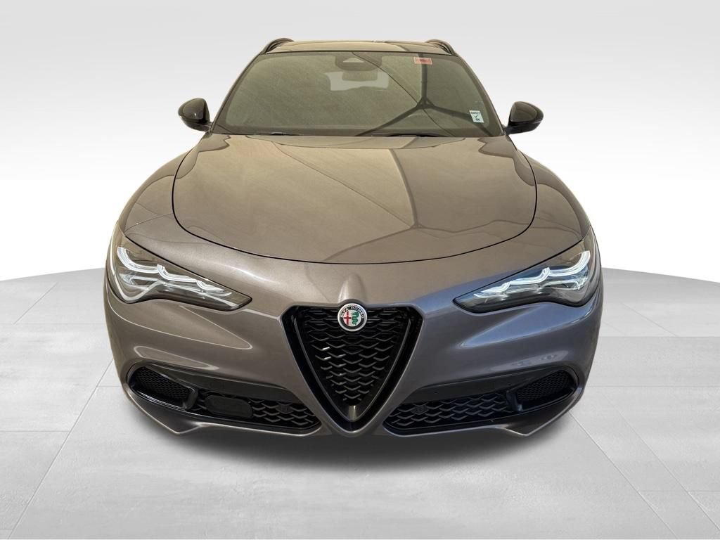 New 2025 Alfa Romeo Stelvio Sprint w/ Convenience Package AWD/4WD image 4