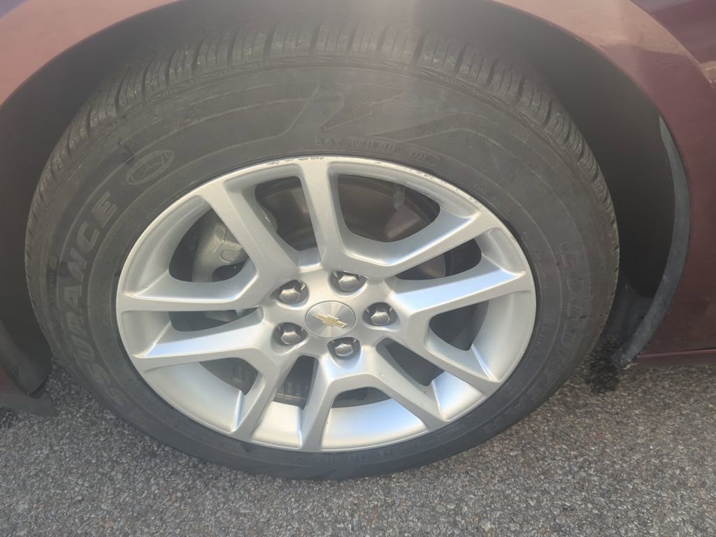 Used 2015 Chevrolet Malibu LT w/ Power Convenience Package image 9