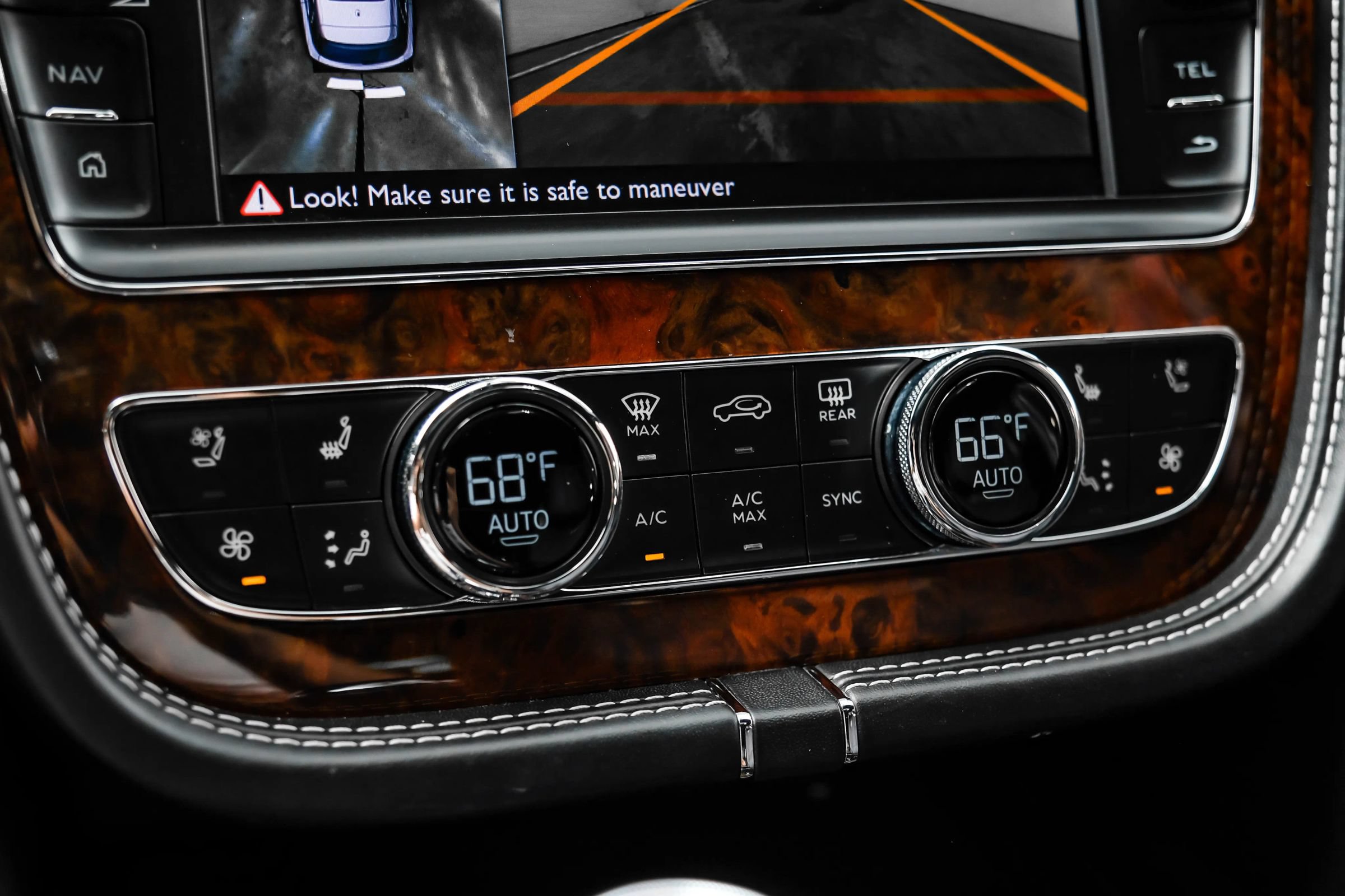 Used 2019 Bentley Bentayga AWD/4WD image 28