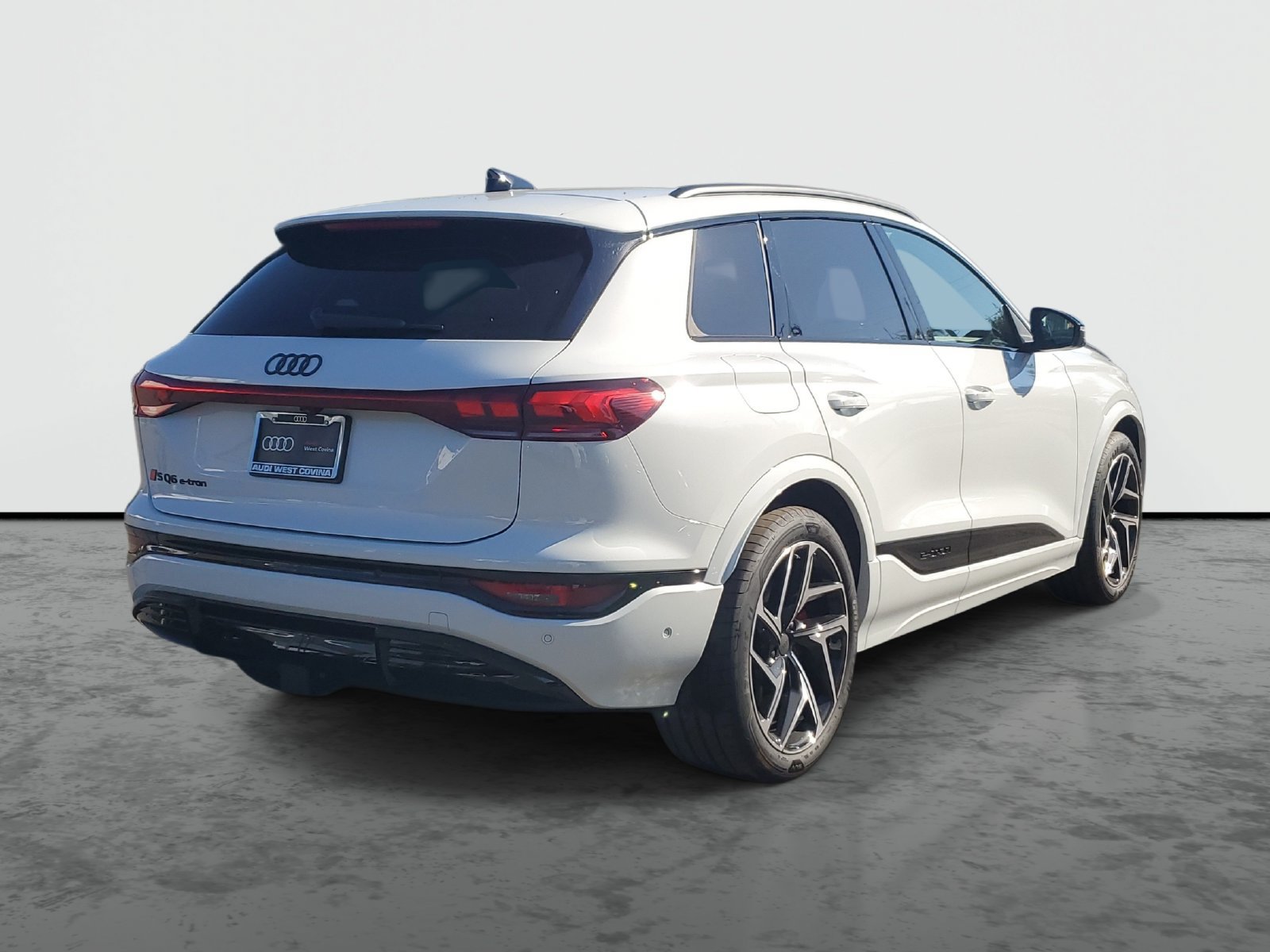 New 2027 Audi SQ6 e-tron Prestige AWD/4WD image 4