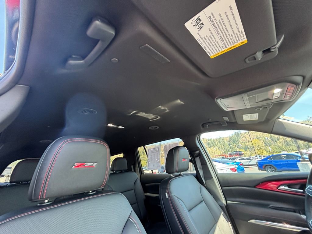 Used 2025 Chevrolet Traverse Z71 w/ Driver Confidence Package image 28