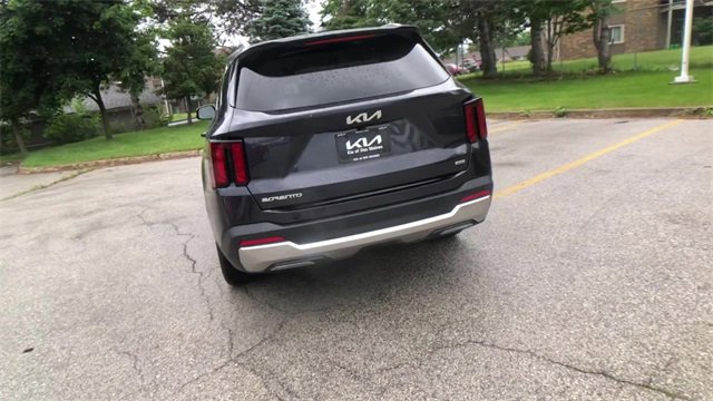 New 2025 Kia Sorento S image 9