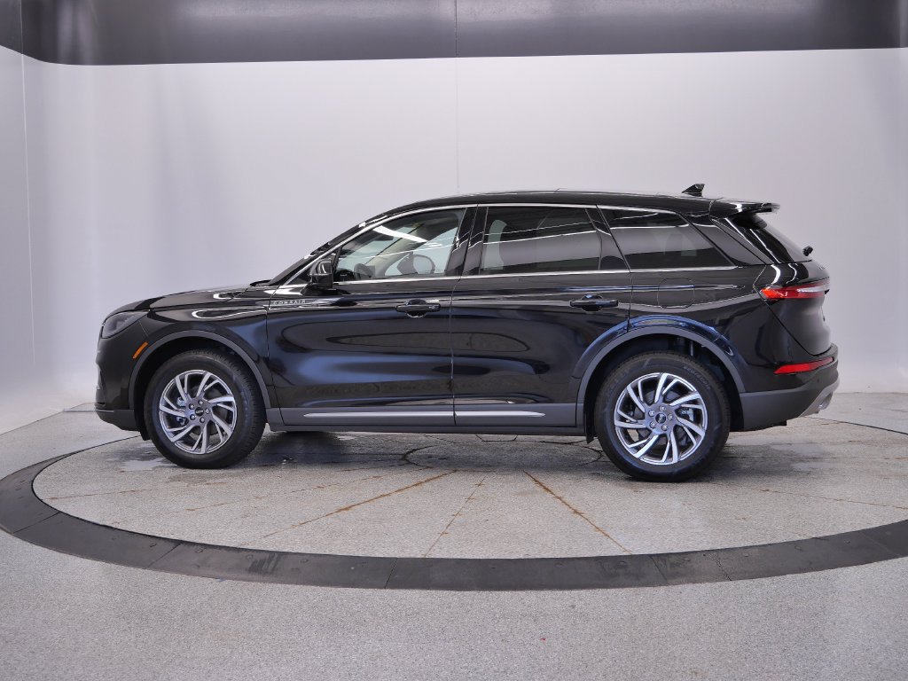 Used 2024 Lincoln Corsair AWD w/ Equipment Group 101A image 2