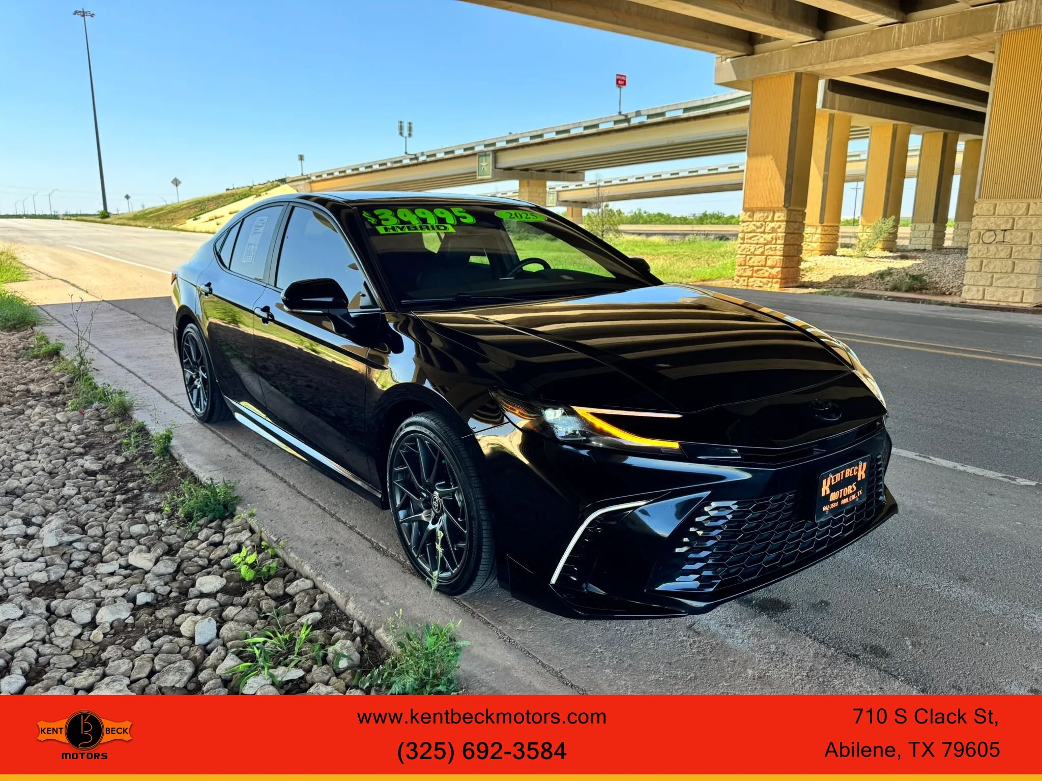 Used 2025 Toyota Camry XSE FWD image 1
