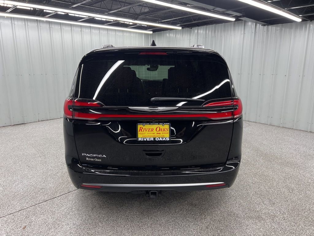 Used 2026 Chrysler Pacifica Pinnacle w/ Trailer Tow Group image 5