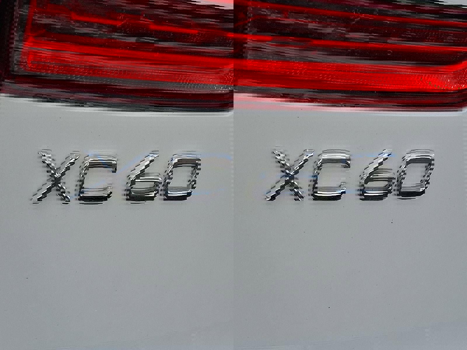 Certified 2023 Volvo XC60 T8 Ultimate w/ Protection Package Premier image 29