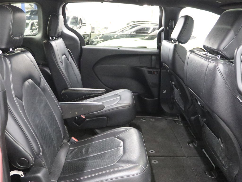 Used 2022 Chrysler Pacifica Touring-L w/ S Appearance Package image 18