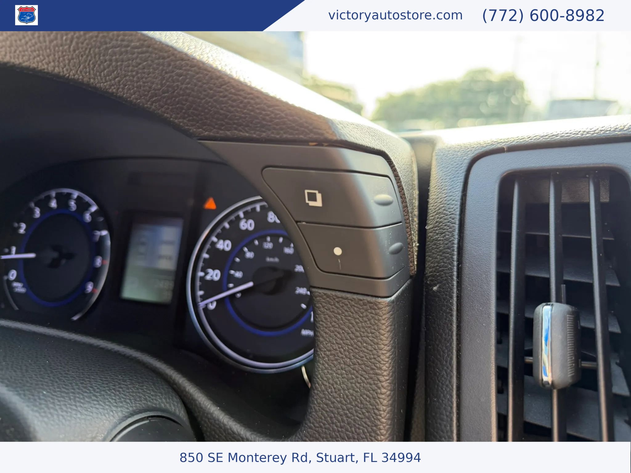Used 2015 INFINITI Q40 w/ Moonroof Package RWD image 21