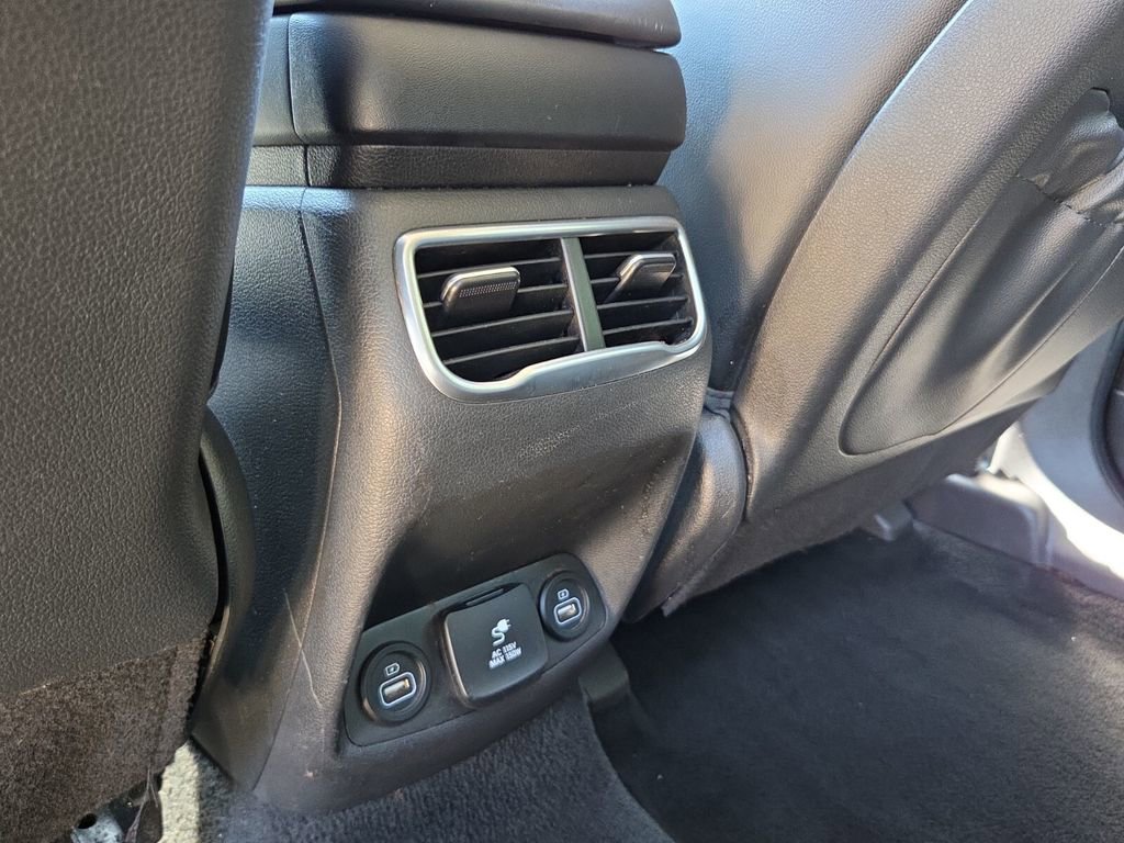 Used 2021 Hyundai Santa Fe Limited w/ Cargo Package image 16