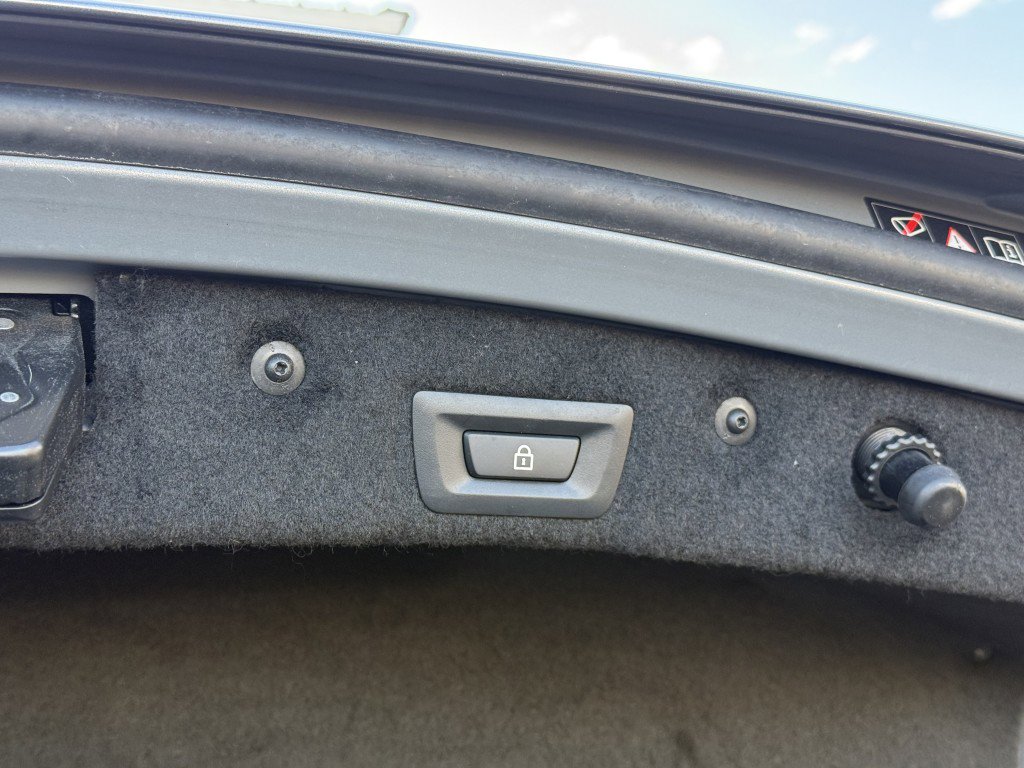 Used 2012 BMW 640i Coupe image 34