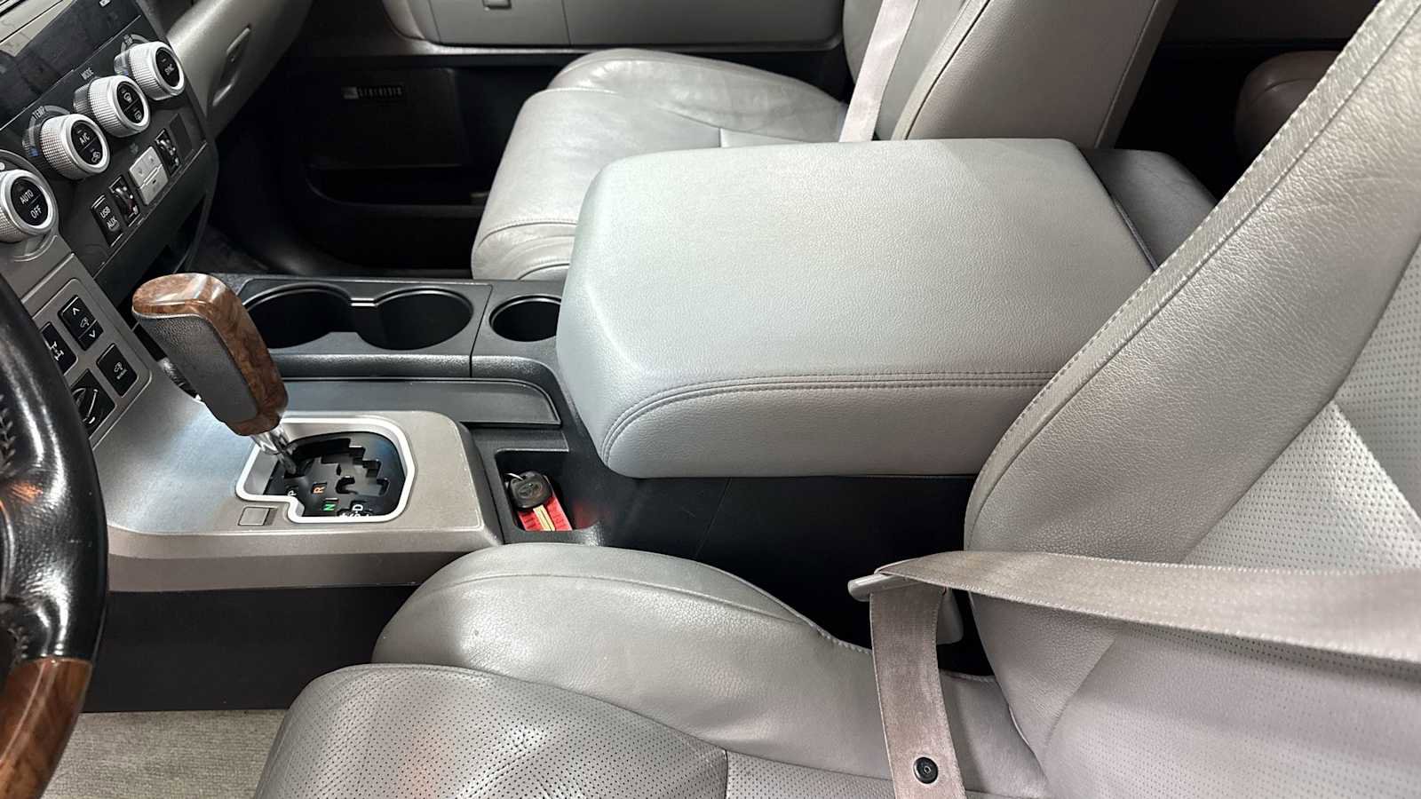Used 2010 Toyota Sequoia Platinum image 22