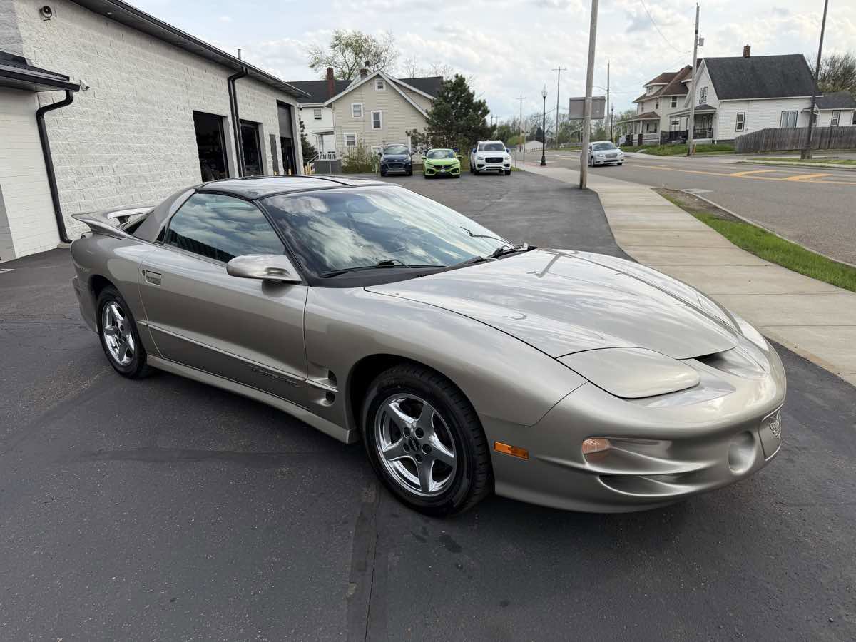 Used 2000 Pontiac Firebird Formula w/ Security Pkg RWD image 7