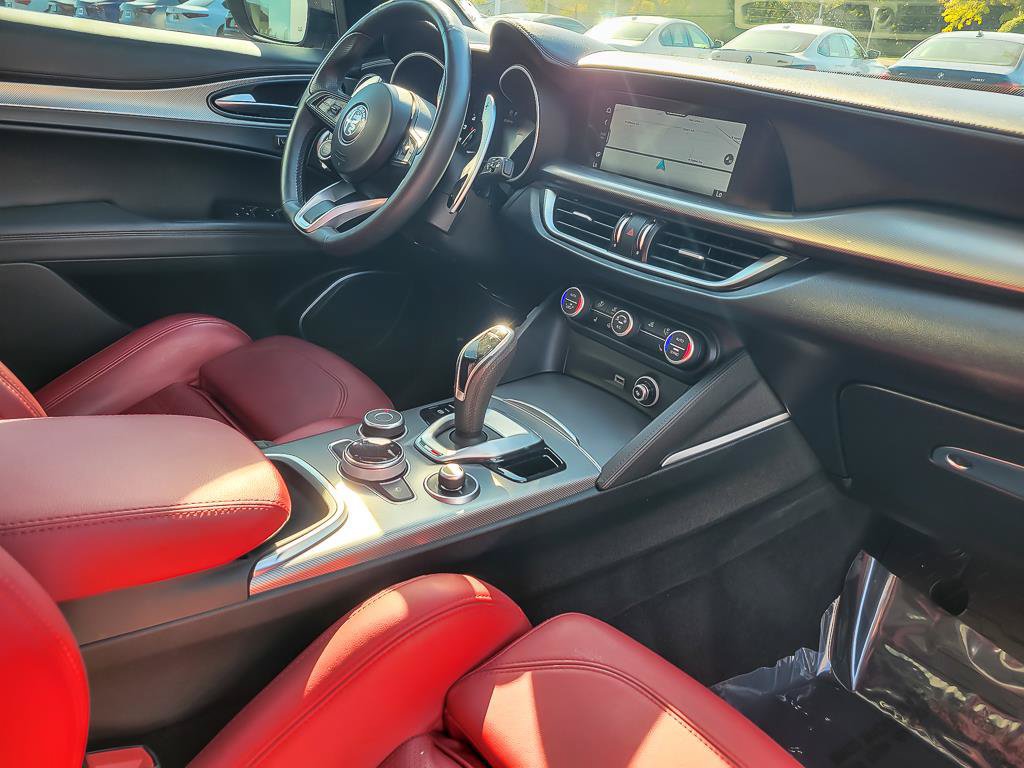 Used 2022 Alfa Romeo Stelvio Veloce AWD/4WD image 25