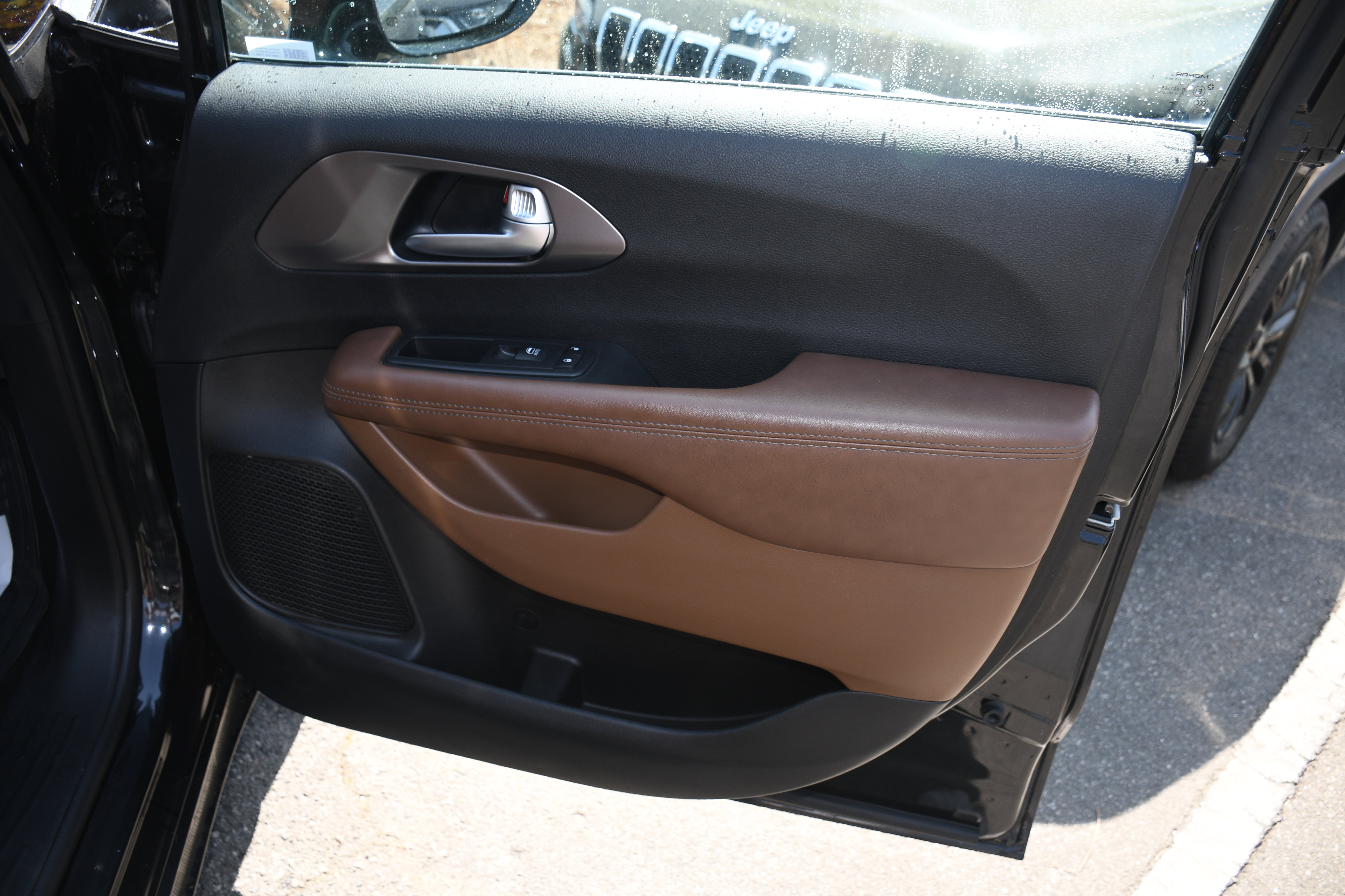 Used 2017 Chrysler Pacifica Limited w/ UConnect Theater Package image 22