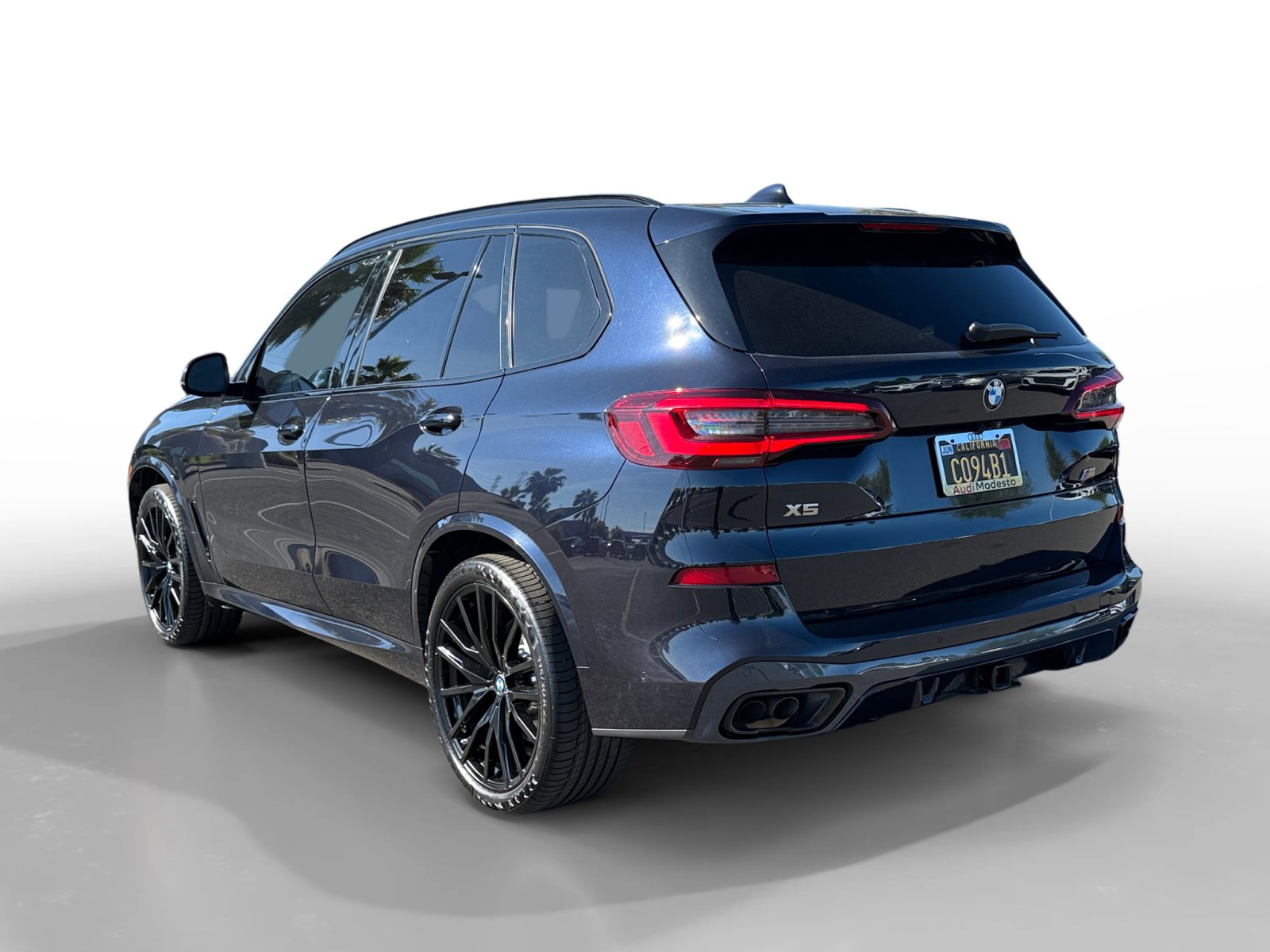 Used 2021 BMW X5 M50i AWD/4WD image 3