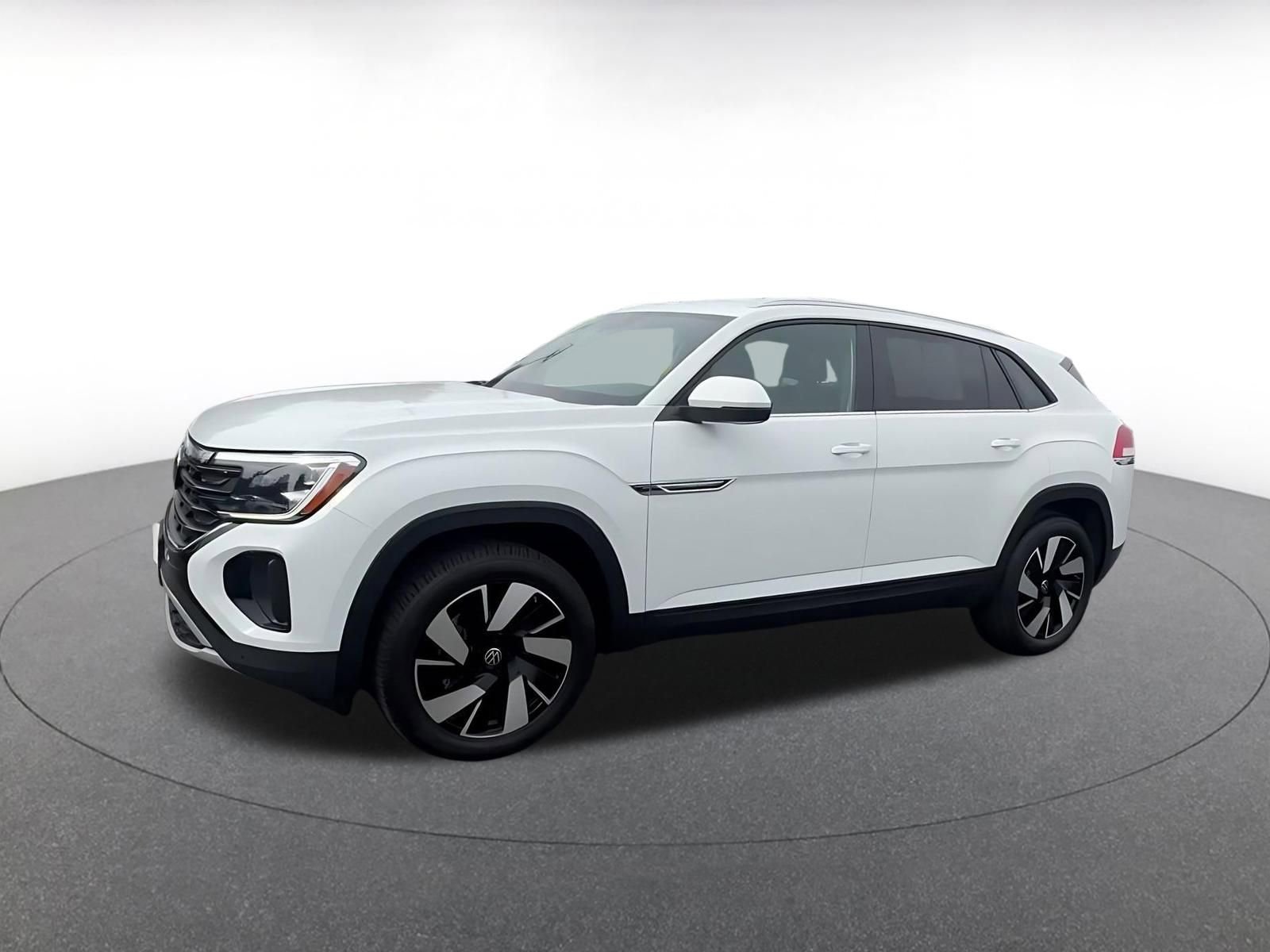 Used 2025 Volkswagen Atlas Cross Sport SE FWD image 8