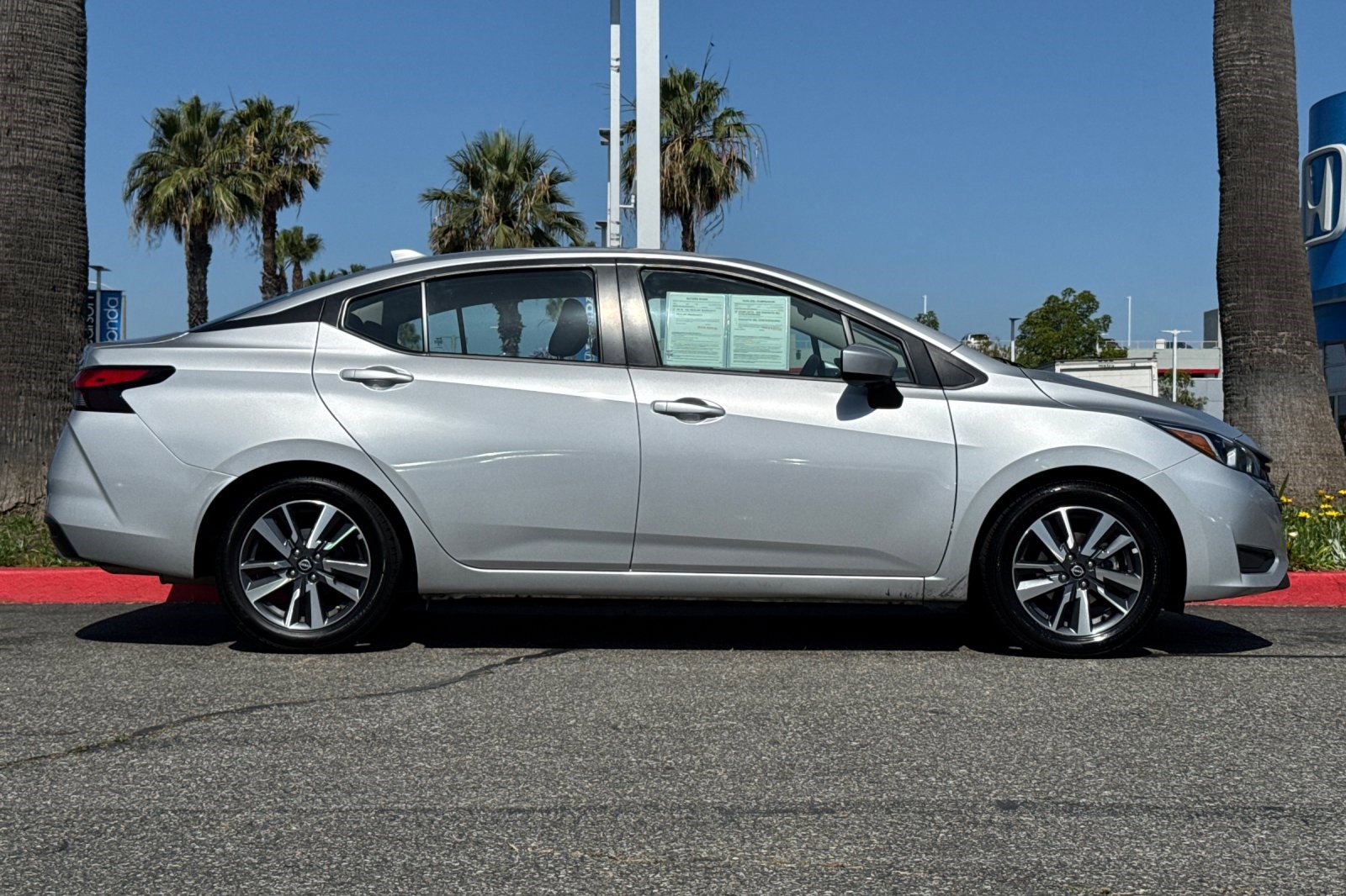 Used 2023 Nissan Versa SV FWD image 7