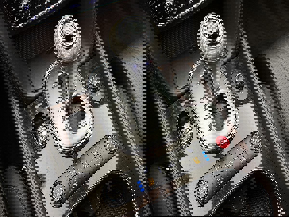 Used 2015 Bentley Flying Spur V8 image 19