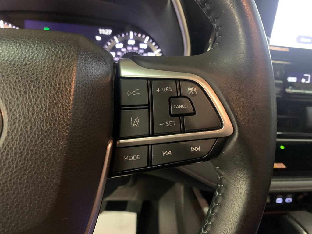 Used 2023 Toyota Highlander XLE image 31