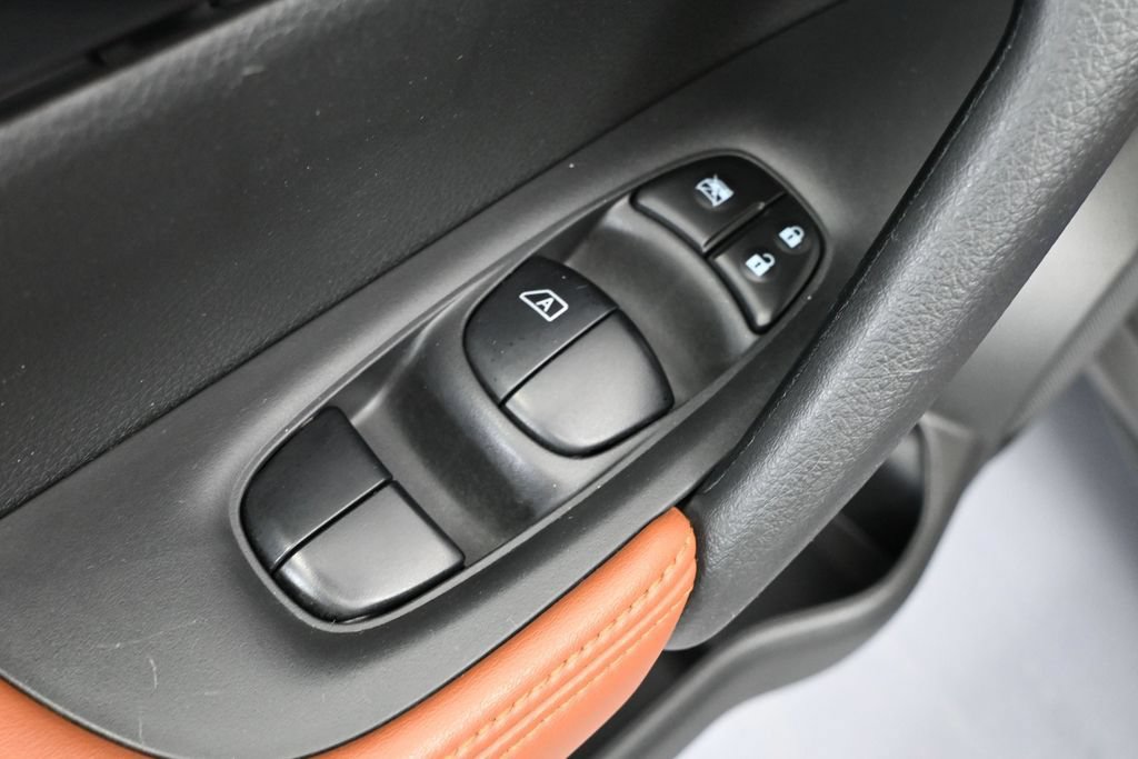 Used 2018 Nissan Rogue SL AWD/4WD image 18